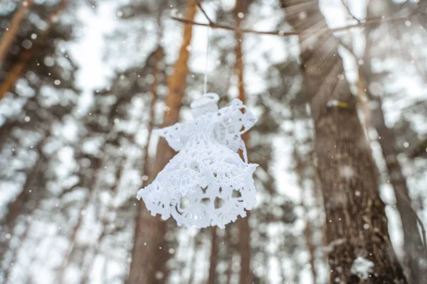 White Angel Made Macrame Hangs Branch Snowy Forest Symbol Christmas — Fotografia de Stock