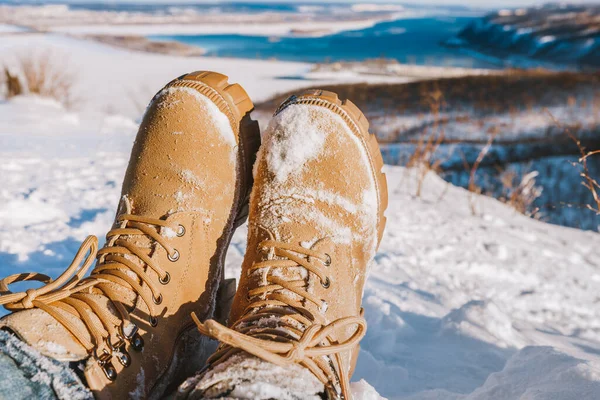 Chaussures Jaunes Dans Neige Hiver — Photo