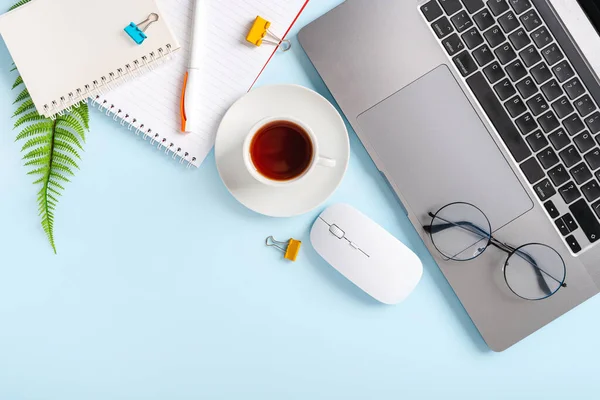 Stylish Office Desktop Keyboard Cup Tea Glasses Plant Blue Background — Stock Photo, Image