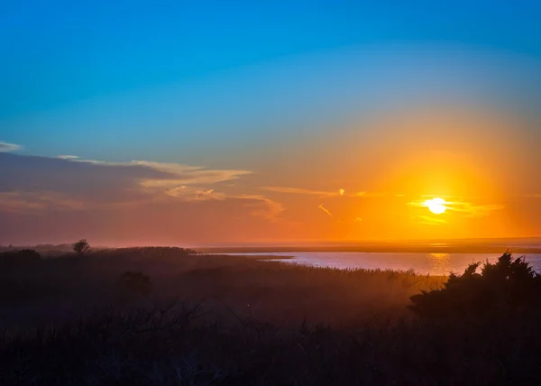 夕阳西下，从海滨小山俯瞰大南湾 — 图库照片
