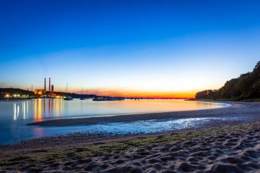 New York 'ta bir kanalda gün batımı