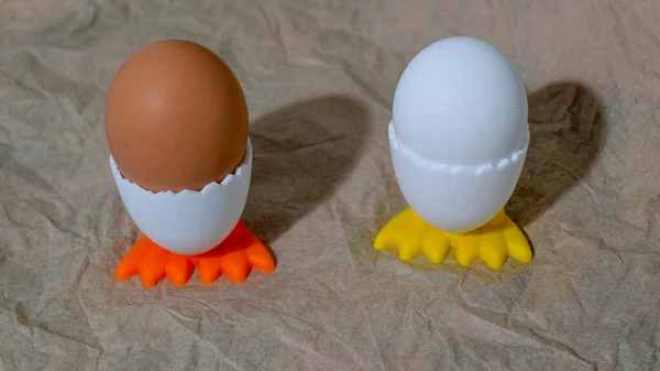 Farklı renklerde yumurtalar. 