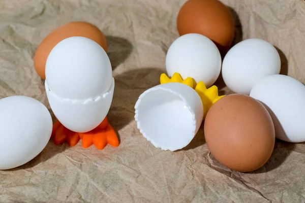 Αυγά Διαφόρων Χρωμάτων Διασκορπισμένα — Φωτογραφία Αρχείου