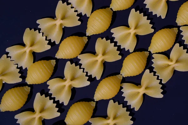 Nudeln Verschiedenen Formen Miteinander Kombiniert Nudelspirale Nudelschale Nudelschleife — Stockfoto