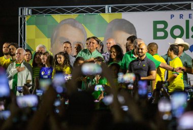 PAULO, BRAZIL - 22 Ekim 2022, Brezilya cumhurbaşkanlığı için mevcut başkan ve aday Jair Messias Bolsonaro, bu Cumartesi Guarulhos 'ta bir miting düzenledi (22))