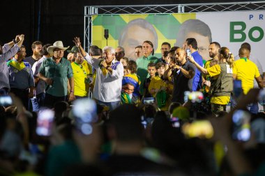 PAULO, BRAZIL - 22 Ekim 2022, Brezilya cumhurbaşkanlığı için mevcut başkan ve aday Jair Messias Bolsonaro, bu Cumartesi Guarulhos 'ta bir miting düzenledi (22))
