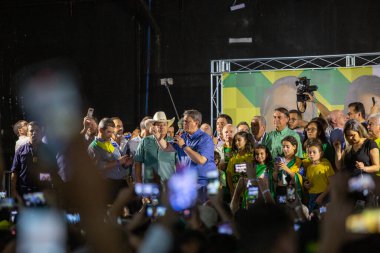 PAULO, BRAZIL - 22 Ekim 2022, Brezilya cumhurbaşkanlığı için mevcut başkan ve aday Jair Messias Bolsonaro, bu Cumartesi Guarulhos 'ta bir miting düzenledi (22))
