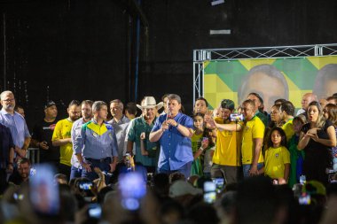 PAULO, BRAZIL - 22 Ekim 2022, Brezilya cumhurbaşkanlığı için mevcut başkan ve aday Jair Messias Bolsonaro, bu Cumartesi Guarulhos 'ta bir miting düzenledi (22))