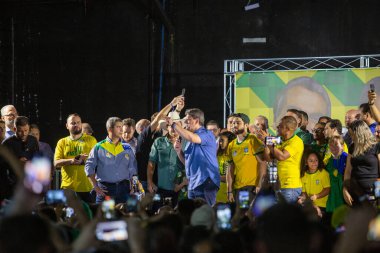 PAULO, BRAZIL - 22 Ekim 2022, Brezilya cumhurbaşkanlığı için mevcut başkan ve aday Jair Messias Bolsonaro, bu Cumartesi Guarulhos 'ta bir miting düzenledi (22))
