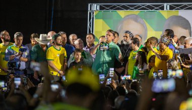 PAULO, BRAZIL - 22 Ekim 2022, Brezilya cumhurbaşkanlığı için mevcut başkan ve aday Jair Messias Bolsonaro, bu Cumartesi Guarulhos 'ta bir miting düzenledi (22))