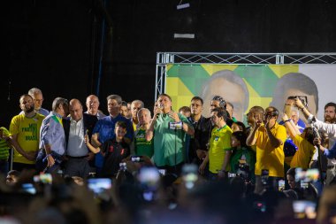PAULO, BRAZIL - 22 Ekim 2022, Brezilya cumhurbaşkanlığı için mevcut başkan ve aday Jair Messias Bolsonaro, bu Cumartesi Guarulhos 'ta bir miting düzenledi (22))