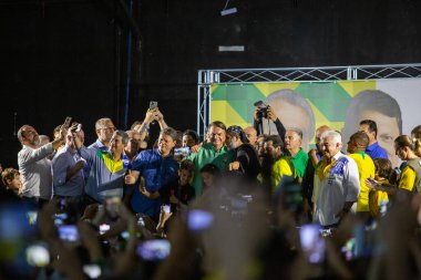 PAULO, BRAZIL - 22 Ekim 2022, Brezilya cumhurbaşkanlığı için mevcut başkan ve aday Jair Messias Bolsonaro, bu Cumartesi Guarulhos 'ta bir miting düzenledi (22))