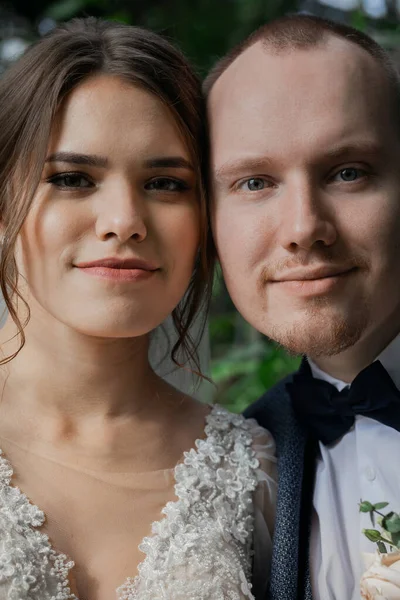 Hochzeitstag Brautpaar Lose Porträt — Stockfoto