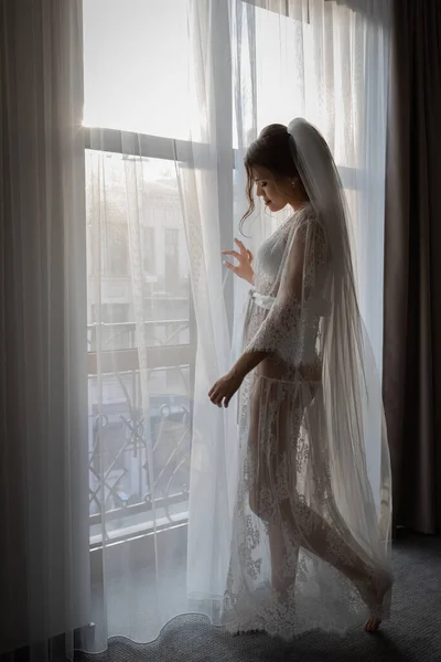 Νύφη Ένα Απαλό Μπουντουάρ Ένα Φωτεινό Δωμάτιο Ξενοδοχείου Ημέρα Γάμου — Φωτογραφία Αρχείου