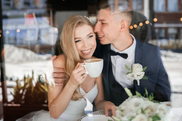 Happy Couple Drinking Coffee Coffee Shop — Stock Photo, Image