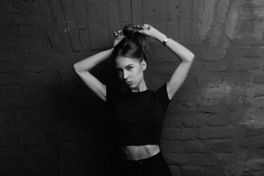 Genç bir Ukraynalı kızın stüdyo portreleri. moda endüstrisi