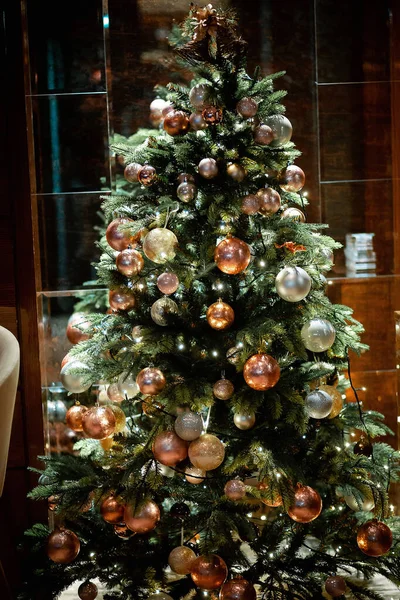 Árvore Natal Decorada Com Brinquedos — Fotografia de Stock