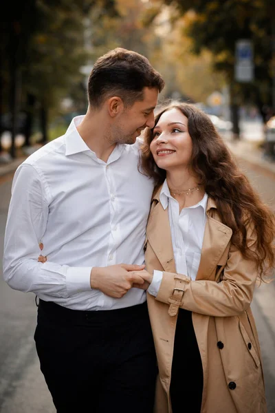 Jong Gelukkig Stel Stad Oekraïne Levensstijl — Stockfoto