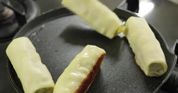 Frigga Prodotti Semilavorati Una Pentola Pancakes Primo Piano — Video Stock