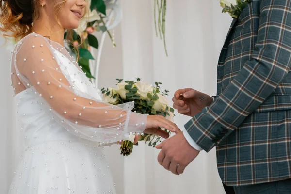 Elegante Feliz Recién Casados Novia Satisfecha Elegante Recién Casados Reuniéndose — Foto de Stock