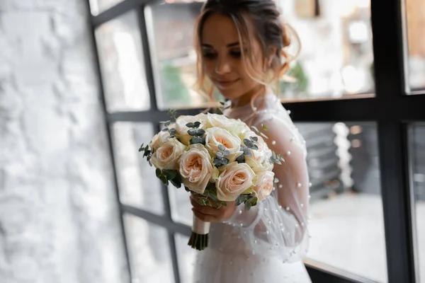 Stylisch Glückliches Brautpaar Elegant Zufriedene Braut Frischvermählte Treffen Sich — Stockfoto