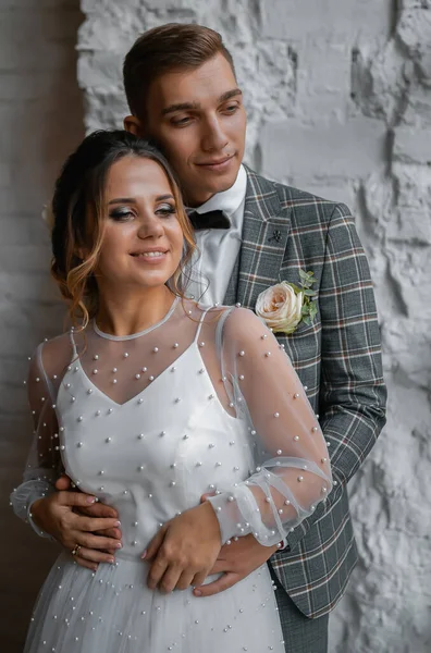 Eleganti Sposi Felici Elegante Sposa Soddisfatta Sposi Riunione — Foto Stock