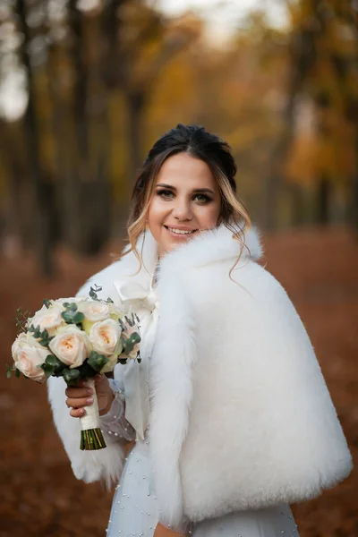 Stylisch Glückliches Brautpaar Elegant Zufriedene Braut Frischvermählte Treffen Sich — Stockfoto