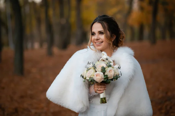 Stylisch Glückliches Brautpaar Elegant Zufriedene Braut Frischvermählte Treffen Sich — Stockfoto