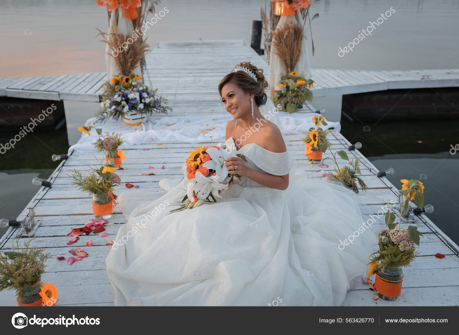 Asian Newly Wedding Couple Posing Pre Stock Photo 154750433 | Shutterstock