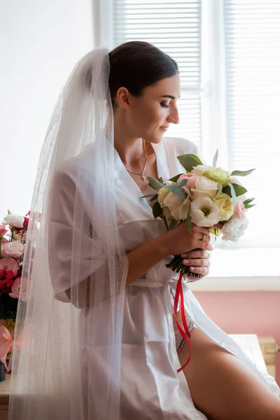 Sposa Sexy Nel Boudoir Posa Con Abito Sposa Felice Ragazza — Foto Stock