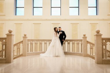 Güzel bir düğün çifti. Mutlu gelin ve lüks koca..