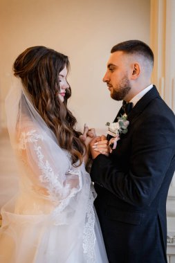 Güzel bir düğün çifti. Mutlu gelin ve lüks koca..