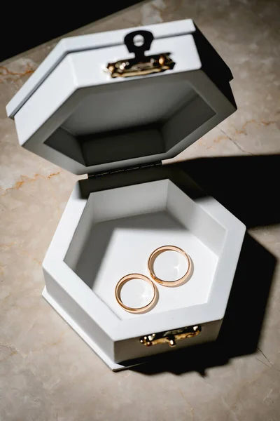 Gold Rings Beautiful White Stylish Box — Stock Photo, Image