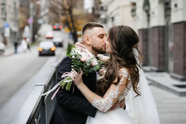 Belo Casal Casamentos Noiva Feliz Marido Luxuoso — Fotografia de Stock