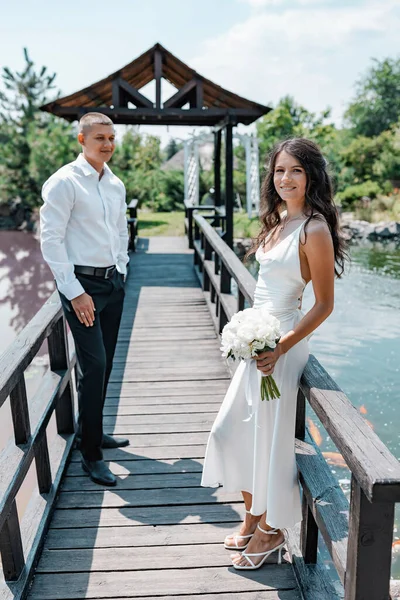 Multicultural Happy Couple Wedding Outfits Bride Has White Bouquet Botanical — Foto de Stock