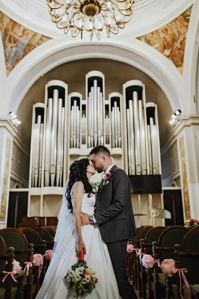 Wedding Photo Shoot Organ Hall Red Carpet Bridal Bouquet Beautiful — Fotografia de Stock