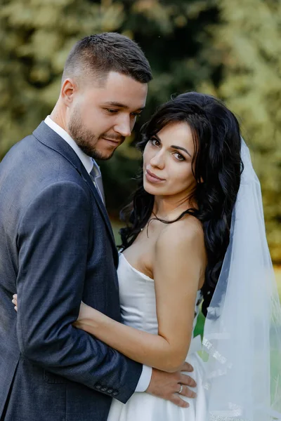 Stylish Wedding Couple Gently Embracing Happy Bride Adorable Groom — Fotografia de Stock