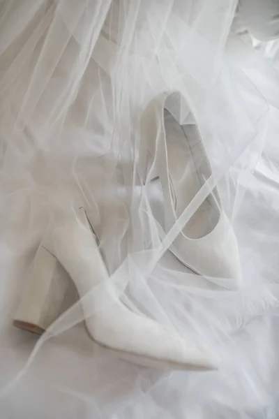 Bride White Shoes Lie Transparent Veil Wedding Details — Stockfoto