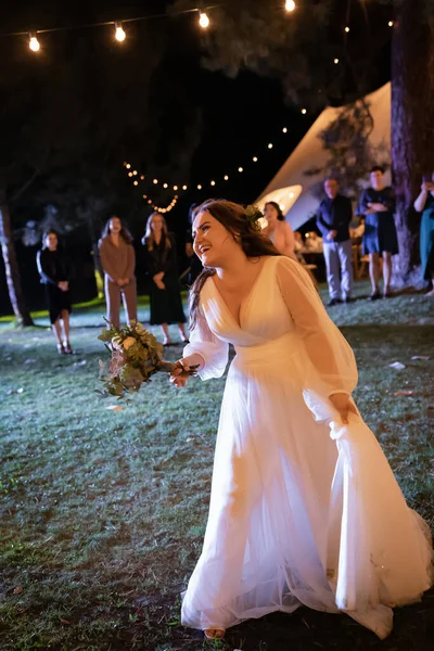 Gente Gorda Casal Casamentos Passear Noiva Encantadora Elegante Noivo Terno — Fotografia de Stock