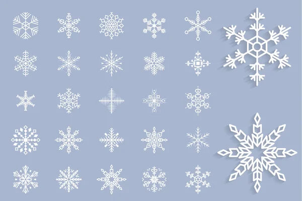 Fiocchi di neve scarabocchio disegnato a mano per il design di Natale. — Vettoriale Stock