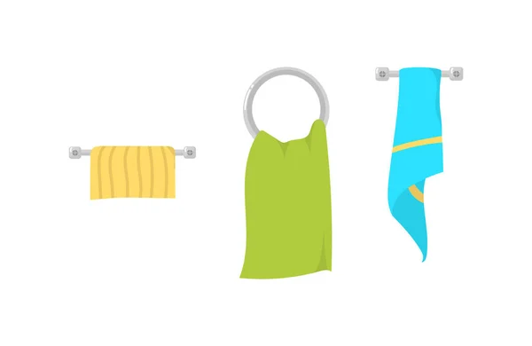 厨房手巾 水疗用纺织品 浴巾卷成一堆 卡通风格的彩色毛巾 折叠和悬挂的徽章收藏 — 图库照片