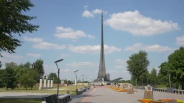 Moskova 'daki VDNKh Kozmonotlar Müzesi' nin ana birası. Hareket halinde çekim