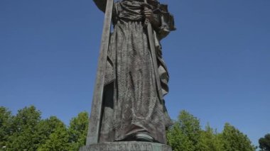 Moskova Kremlin 'deki Prens Vladimir anıtı. Alt manzara. Yakın plan. yaz