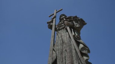 Moskova Kremlin 'deki Prens Vladimir anıtı. Alt manzara. Yakın plan. yaz