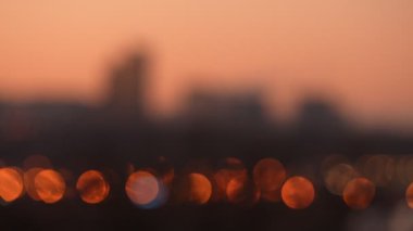 Sonbaharın sonlarında Moskova 'nın akşam şehri manzarası. Gece Şehri. Odaklanma değişikliği.