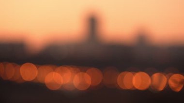 Sonbaharın sonlarında Moskova 'nın akşam şehri manzarası. Gece Şehri. Odaklanma değişikliği.