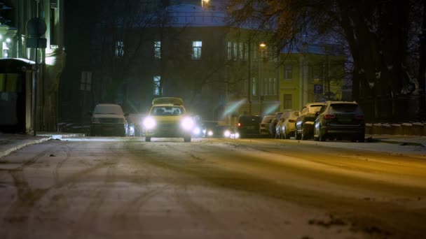 2021年12月-2021年12月：莫斯科冬季夜晚的交通堵塞 — 图库视频影像