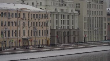 Kış şehri manzarası. HPP numara 1. Rusya 'nın en eski termik santrali Moskova Kremlin' in karşısındaki setin üzerinde yer alıyor.