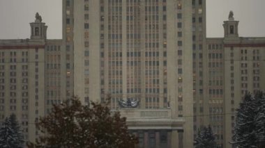 Gündüz vakti ünlü Moskova Devlet Üniversitesi