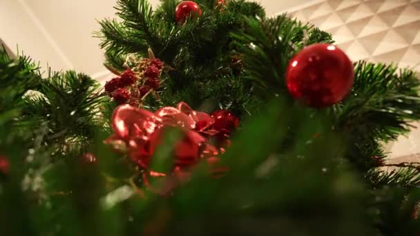 Christmas tree toys on an artificial Christmas tree close-up. Dolly camera shot — 图库视频影像